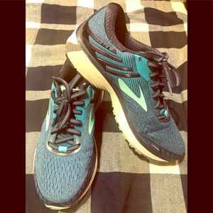 Brooks Women’s Running Shoes GTS18